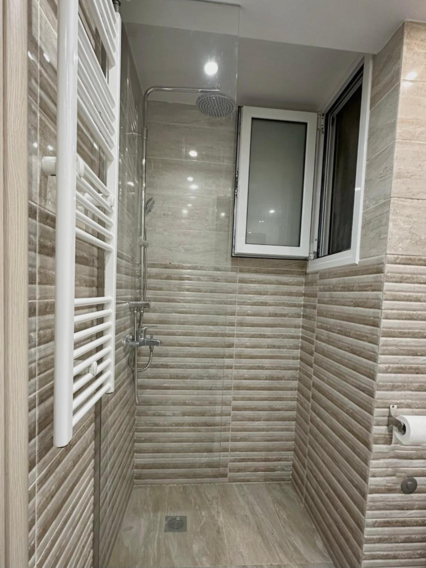Luxury * Varkiza